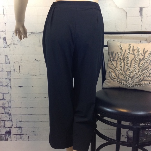 ๐ Chico's Weekends Cropped Athletic Pants - Picture 3 of 4
